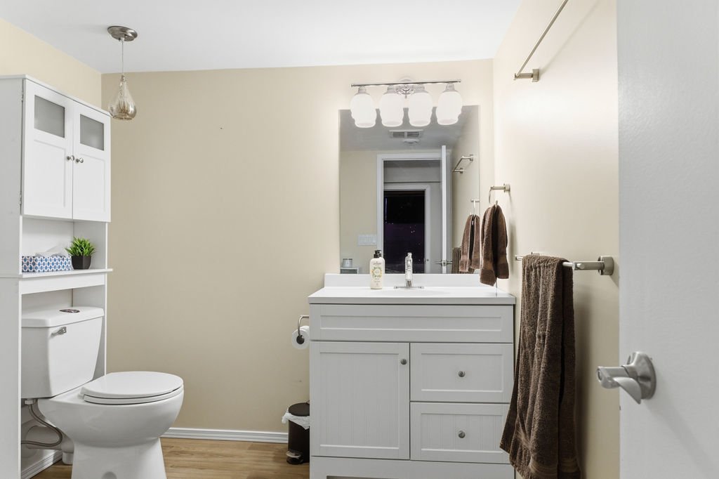 13132WalkerSideRd.-36