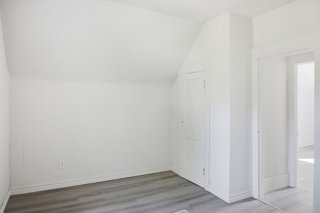 977Gladstone-20