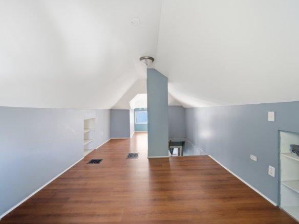 1046 Lincoln Rd.