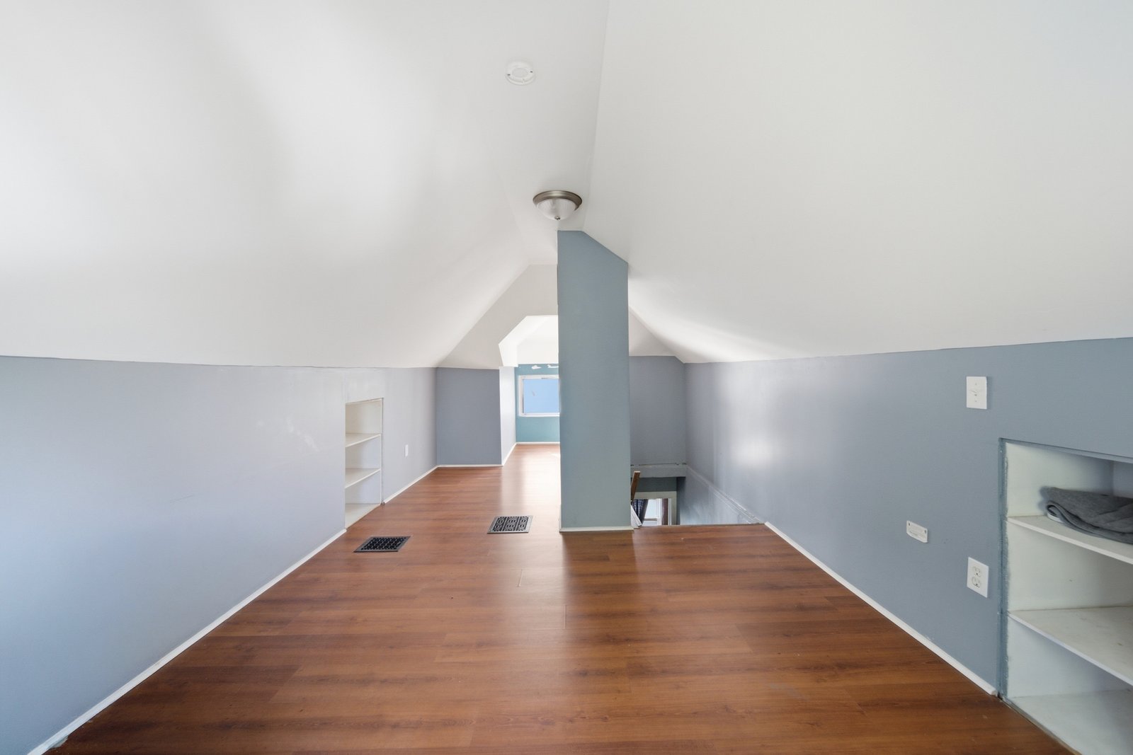 1046 Lincoln Rd.