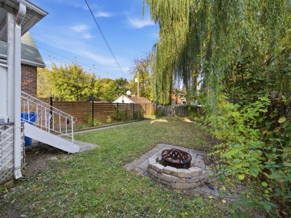 1046 Lincoln Rd.